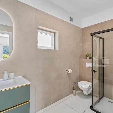 Carmen With 5 En-suite Bedrooms, 48 Sqm Pool, 8km From Sea Tugare