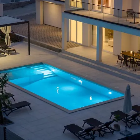 Villa Carmen With 5 En-suite Bedrooms, 48 Sqm Pool, 8km From Sea *