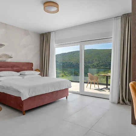 Carmen With 5 En-suite Bedrooms, 48 Sqm Pool, 8km From Sea Tugare