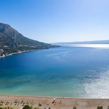 Carmen With 5 En-suite Bedrooms, 48 Sqm Pool, 8km From Sea Tugare