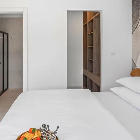 Villa Carmen With 5 En-suite Bedrooms, 48 Sqm Pool, 8km From Sea