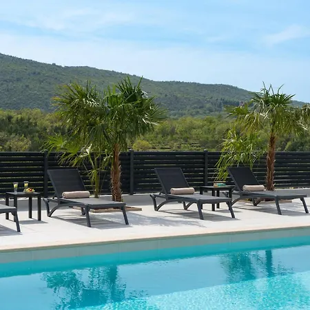 Villa Carmen With 5 En-suite Bedrooms, 48 Sqm Pool, 8km From Sea Tugare