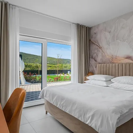 Carmen With 5 En-suite Bedrooms, 48 Sqm Pool, 8km From Sea