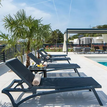 Villa Carmen With 5 En-suite Bedrooms, 48 Sqm Pool, 8km From Sea