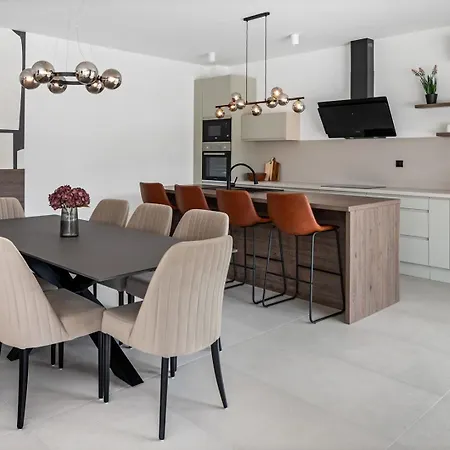 Villa Carmen With 5 En-suite Bedrooms, 48 Sqm Pool, 8km From Sea Tugare