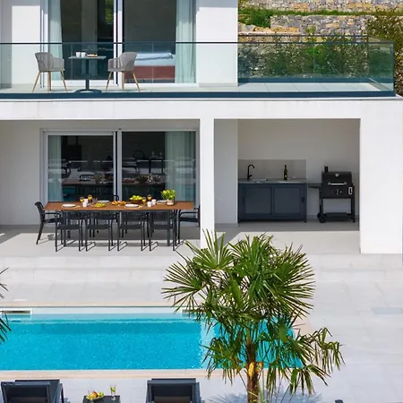 Villa Carmen With 5 En-suite Bedrooms, 48 Sqm Pool, 8km From Sea Tugare