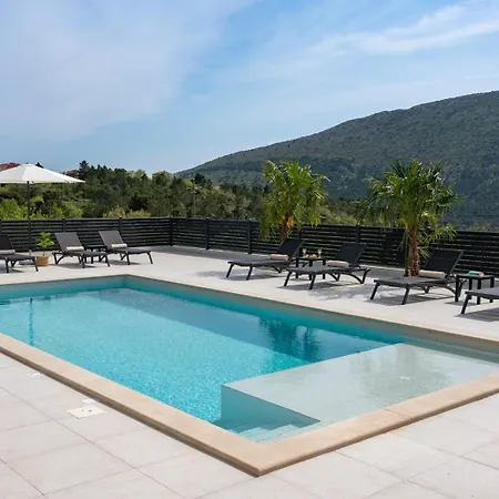 Villa Carmen With 5 En-suite Bedrooms, 48 Sqm Pool, 8km From Sea