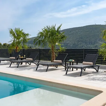 Villa Carmen With 5 En-suite Bedrooms, 48 Sqm Pool, 8km From Sea Tugare